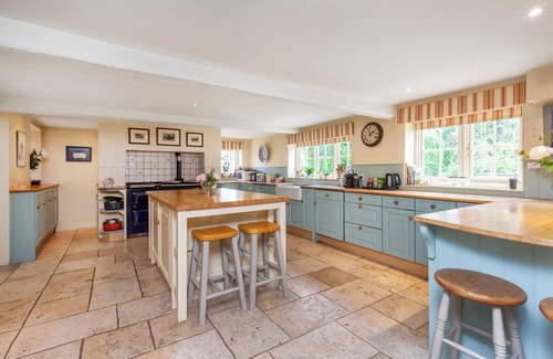 Hinton Ampner House | A fine listed 7 bedroom country house in a National Park