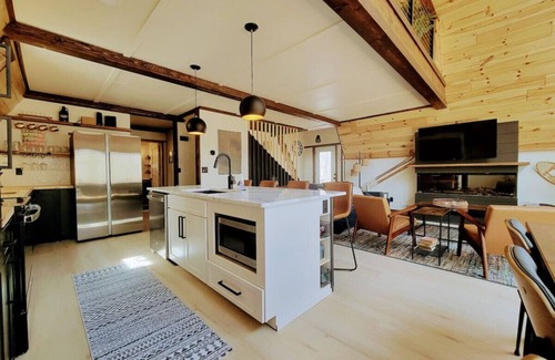 Bellaire Apartment | `A-Frame of Mind` Chalet