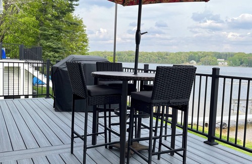 Fremont House | A Great FAMILY READY Four Season Lake House.