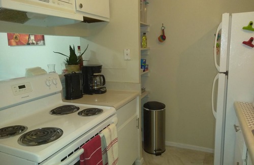 Warr Acres Condo | A GREAT FIND! Discounts for this Lovely, Clean, Colorful & Comfy 2B/2B Condo!