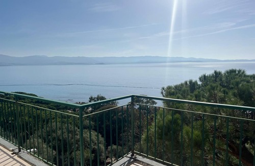 Corse-du-Sud Apartment | A haven of peace with careful design facing the gulf