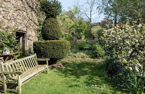 Dunster Cottage | A HEAVENLY RETREAT WITH OFF-STREET PARKING