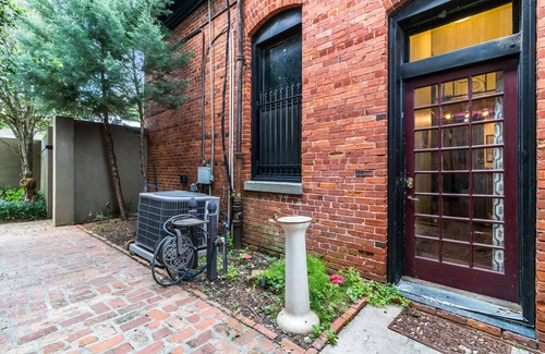 Scott House | A Hidden Gem! Completely Renovated, Historic Bank, Minutes to Lafayette