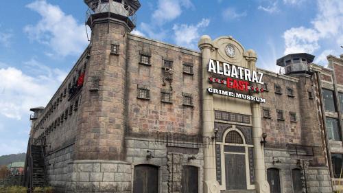 Gatlinburg Ski Chalet | A Hilltop Hideaway by Eden Crest