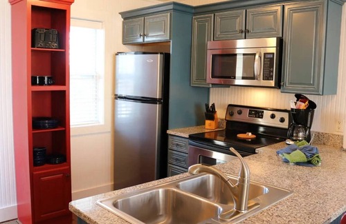 Branson Apartment | A Lakeside Retreat with Storybook Charm and Family Fun- 2 Bedroom Cottage