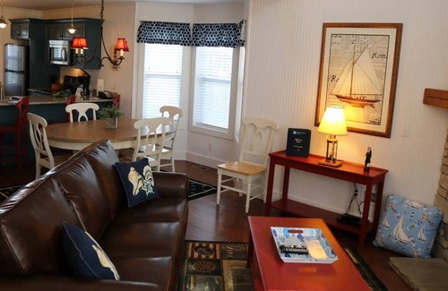 Branson Apartment | A Lakeside Retreat with Storybook Charm and Family Fun- 2 Bedroom Cottage