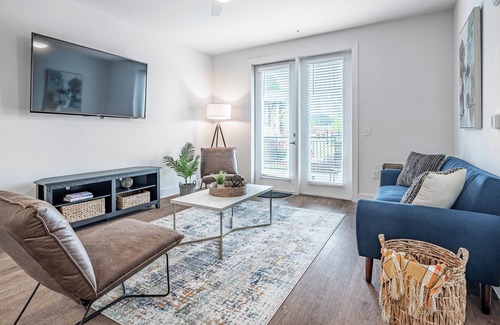 Peachtree Corners Apartment | A Modern Stay near I-85,I-285,and I-400