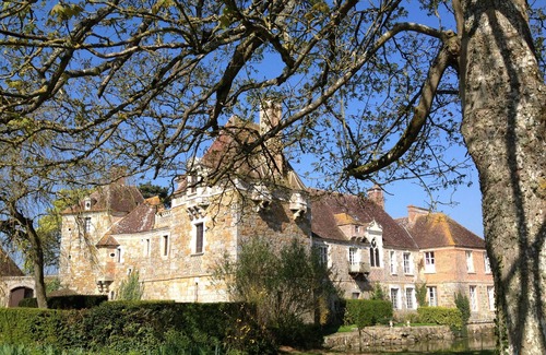 Saint-Pierre-du-Mesnil House | A night in a medieval castle