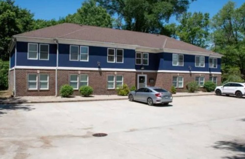 Notre Dame Apartment | A Notre Dame 2BR Classic Apt - 4 mins to NDU