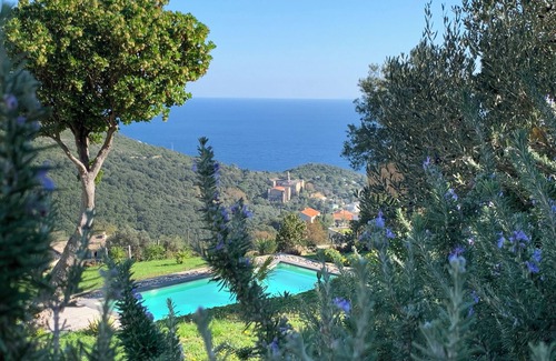 Brando Villa | A PAROCHJA CAP CORSE
