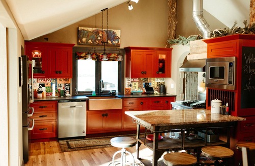 Excelsior Springs Cabin | A peaceful cabin in the middle of a country setting