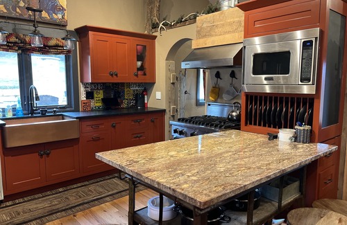 Excelsior Springs Cabin | A peaceful cabin in the middle of a country setting