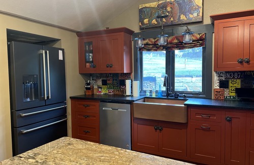 Excelsior Springs Cabin | A peaceful cabin in the middle of a country setting