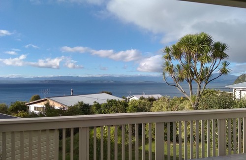 Whareroa Village House | A peaceful haven on the edge of lake Taupo