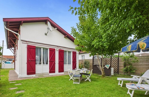 Andernos-les-Bains Ski Chalet | A peaceful stopover for 4 in Andernos-les-Bains