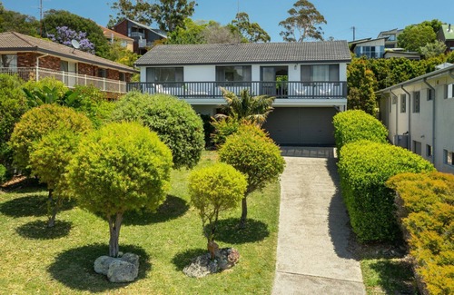 Vincentia House | A Pets Paradise by Experience Jervis Bay