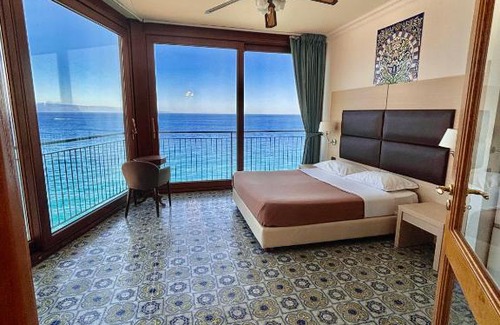 Mazzaro Apartment | A Picco sul Mare
