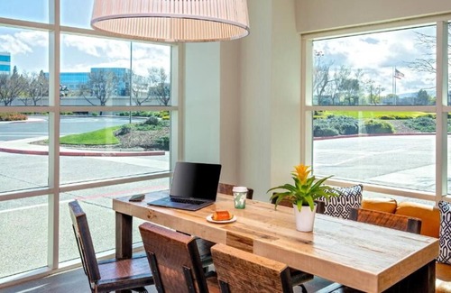 Redwood Shores House | A Place You'll Surely Enjoy! Pet-friendly, Lagoon View, Outdoor Swimming Pool!