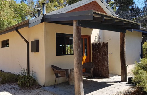 Metricup Cottage | A quiet and relaxing place for couples to unwind and reconnect.