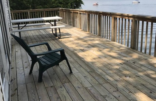 Saratoga Springs House | A Quiet Place on Saratoga Lake