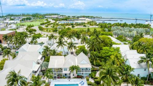 Truman Annex House | A Siesta Bay by AvantStay Key West Walkable Gated Community Shared Pool Week Long Stays Only