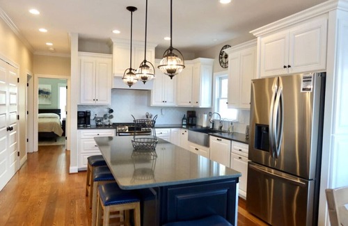 New London House | A Stones Throw ! Truly Lake Front at Badin Lake!