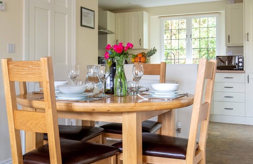 Winchcombe Cottage | A sudeley castle cottage that sleeps 6 guests in 2 bedrooms