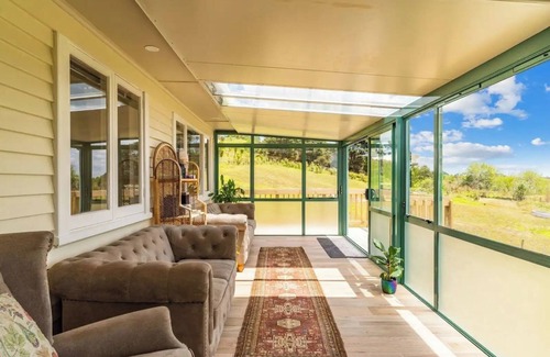 Kaiwaka House | A symphony of rural and sea views!