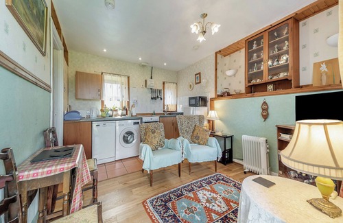 Bunessan Cottage | A tiny, traditional cottage tucked away on the Ross of Mull, close to the sea.