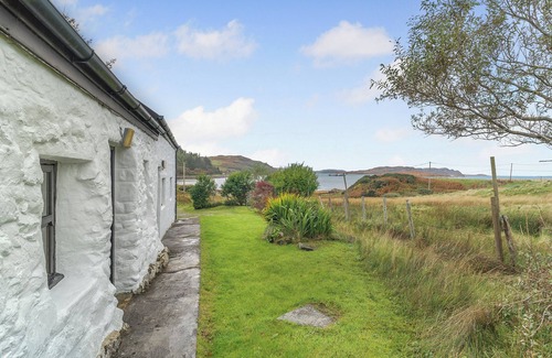 Bunessan Cottage | A tiny, traditional cottage tucked away on the Ross of Mull, close to the sea.