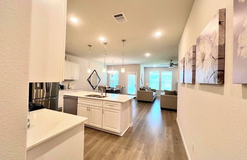 Keller House | A Tranquil Haven for the Family In Keller, TX