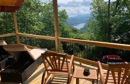 Almond House | A Treehouse View Over Lake
