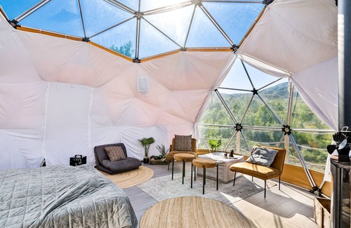 Tromso Cottage | A uniqe arctic glamping experience in one of the worlds best aurora hotspots