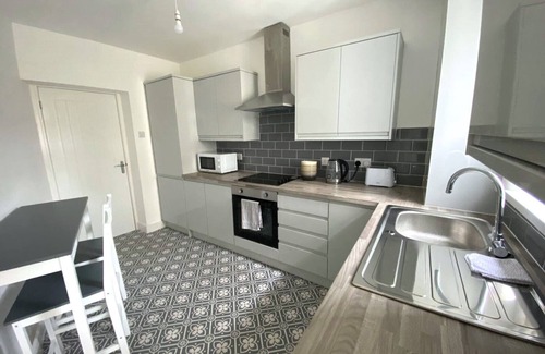Merthyr Tydfil Cottage | A unique and stylish getaway cottage. Short stroll to Cyfarthfa Park/Castle.