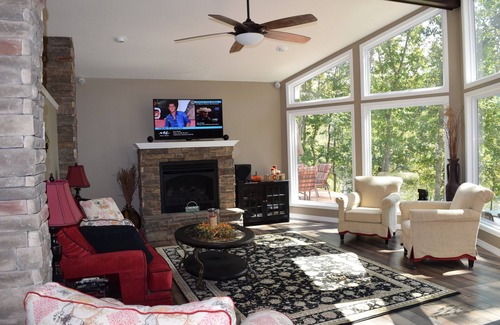 Lakeview House | A Unique Experience on the White River