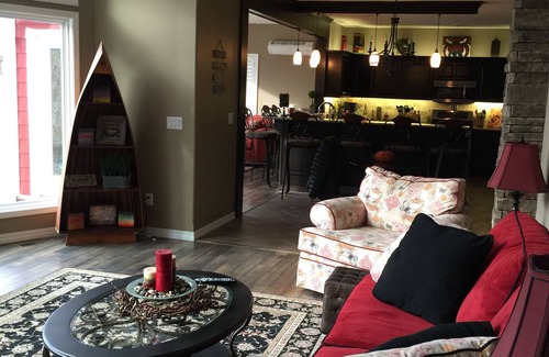 Lakeview House | A Unique Experience on the White River