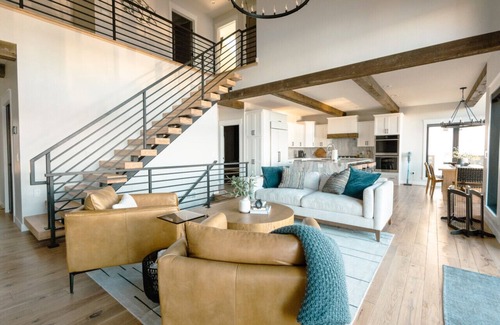 Brill House | A Wave From it All on Long Lake