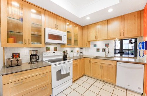 Avalon Condo | A04 - Beautiful Townhouse Style Bahia Vista Condo, POOL, BBQ, 2.5baths