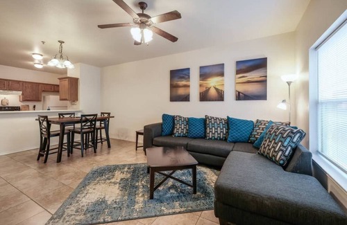 Medical Center District Condo | AA2 10% OFF 2BR Apt Fast WiFi 4-mins to Medical Center Pet-friendly