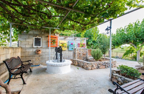 Kamisiana House | Aadonis Villa