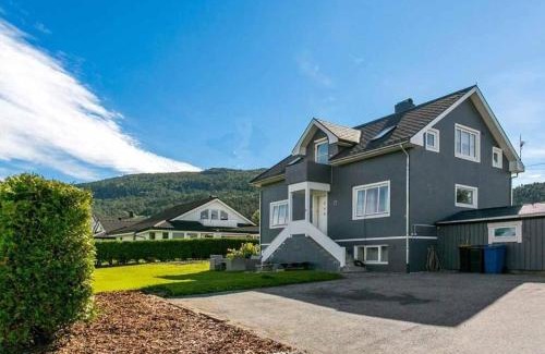 Spjelkavik Apartment | Aalesund Guesthouse 4 Bedroom