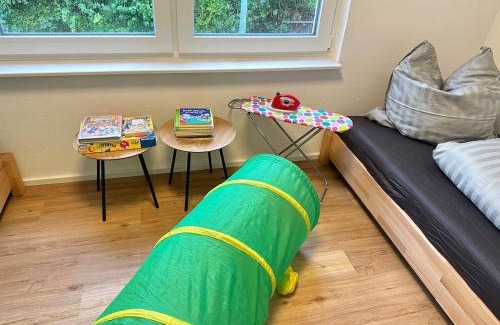 Ehningen Apartment | AB2 OG I Top-Wohnung mit Balkon & privatem Eingang I Garage I 3 Min zur S-Bahn - Nähe Messe Stuttgart & Daimler - Ideal für Geschäftsreisende, Familien & Projektteams