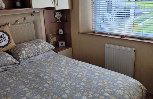Llanarth Cabin | ABERAERON wide horizons site 5 minutes walk from town centre 2 bed sleeps 6.