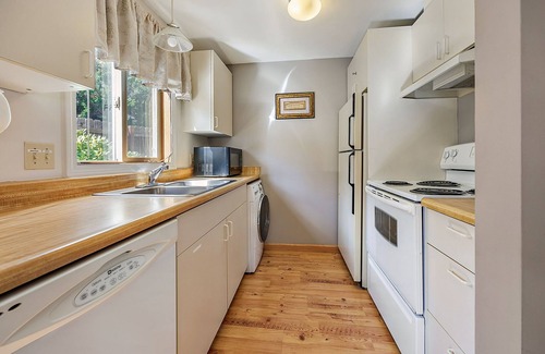 Skidmore Academy Historic District Bed & Breakfast | Abigail’s Bed & Breakfast Inn