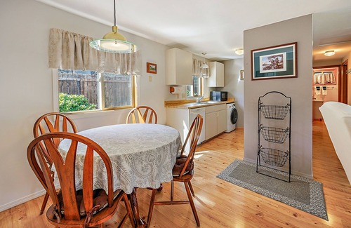 Skidmore Academy Historic District Bed & Breakfast | Abigail’s Bed & Breakfast Inn