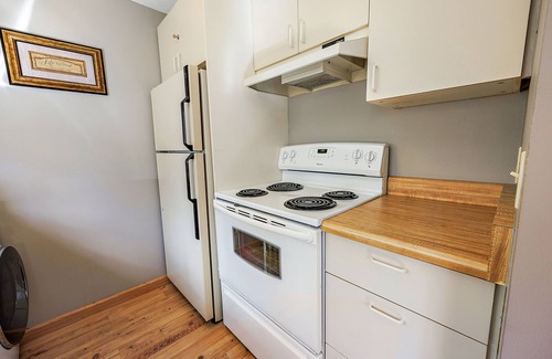Skidmore Academy Historic District Bed & Breakfast | Abigail’s Bed & Breakfast Inn