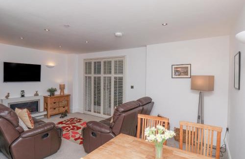 West Cliff Apartment | Above & Beyond