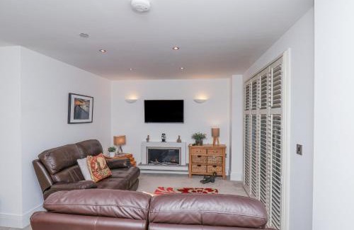 West Cliff Apartment | Above & Beyond