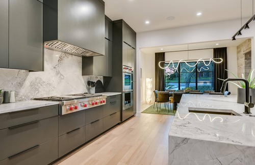 Barton Hills House | Above Platinum I Pool&Spa I Sauna I Modern Luxury I Services I Outdoor Living