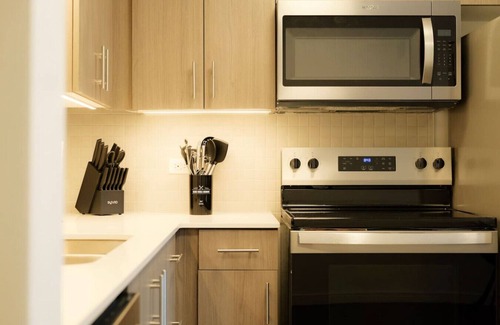 Washington Apartment | Above The Roots | Sophisticated 1BD Retreat